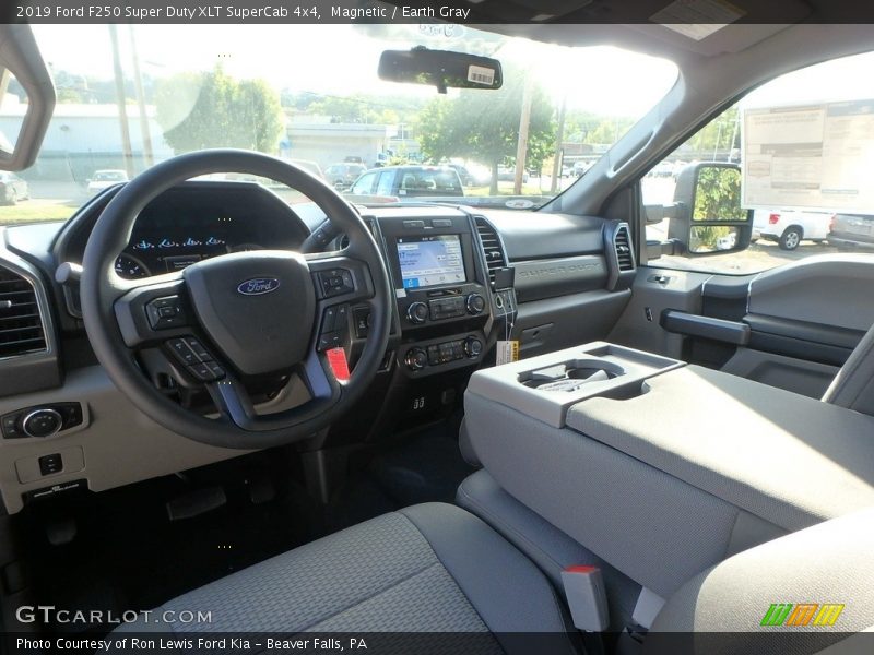 Magnetic / Earth Gray 2019 Ford F250 Super Duty XLT SuperCab 4x4