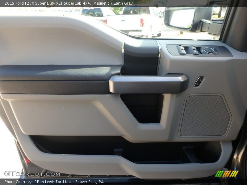 Magnetic / Earth Gray 2019 Ford F250 Super Duty XLT SuperCab 4x4