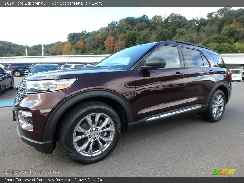 Front 3/4 View of 2020 Explorer XLT