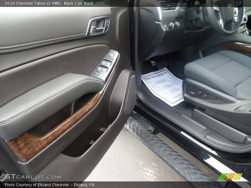 Black / Jet Black 2019 Chevrolet Tahoe LS 4WD