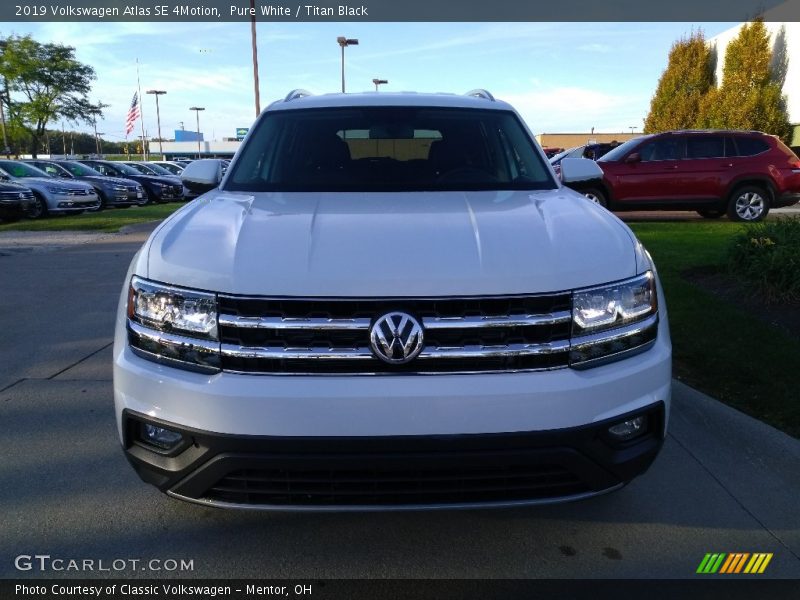 Pure White / Titan Black 2019 Volkswagen Atlas SE 4Motion