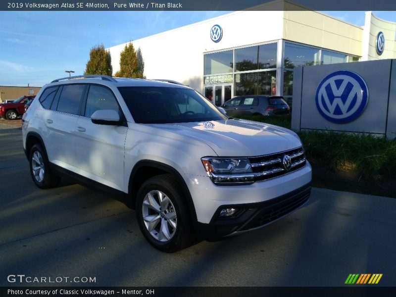 Pure White / Titan Black 2019 Volkswagen Atlas SE 4Motion
