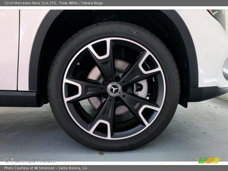 Polar White / Sahara Beige 2019 Mercedes-Benz GLA 250