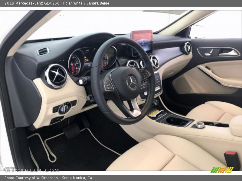 Polar White / Sahara Beige 2019 Mercedes-Benz GLA 250