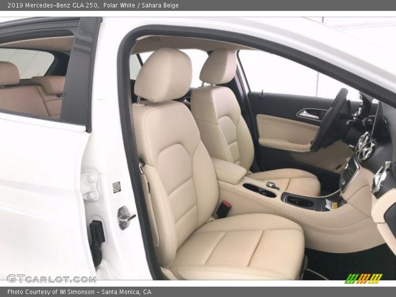 Polar White / Sahara Beige 2019 Mercedes-Benz GLA 250
