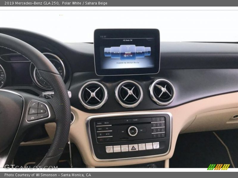 Polar White / Sahara Beige 2019 Mercedes-Benz GLA 250