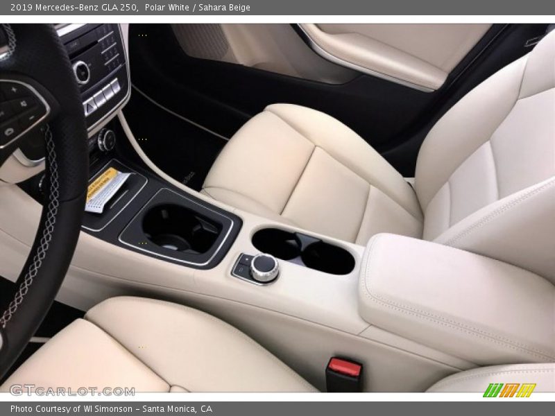 Polar White / Sahara Beige 2019 Mercedes-Benz GLA 250