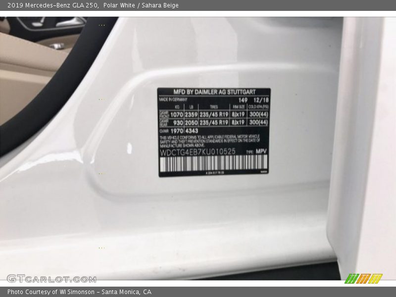 Polar White / Sahara Beige 2019 Mercedes-Benz GLA 250