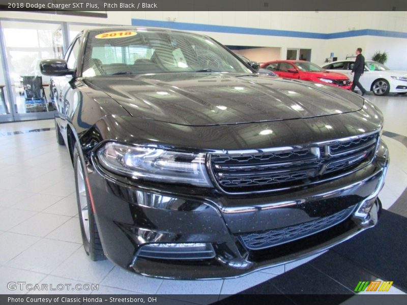 Pitch Black / Black 2018 Dodge Charger SXT Plus