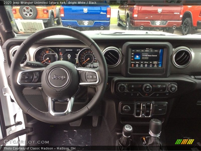 Bright White / Black 2020 Jeep Wrangler Unlimited Sahara 4x4