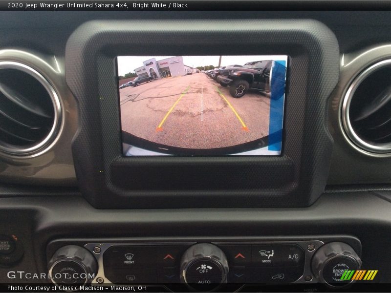 Bright White / Black 2020 Jeep Wrangler Unlimited Sahara 4x4