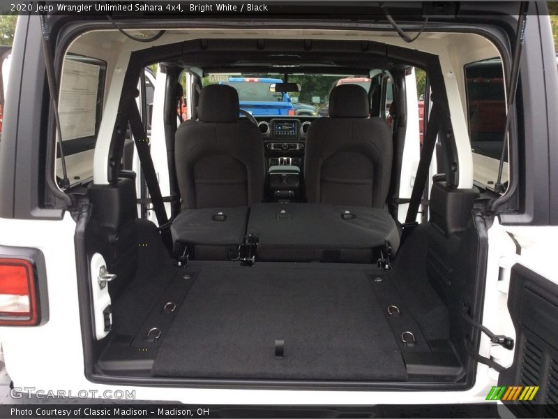 Bright White / Black 2020 Jeep Wrangler Unlimited Sahara 4x4