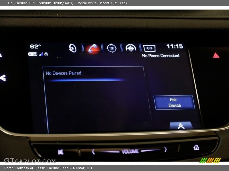 Crystal White Tricoat / Jet Black 2019 Cadillac XT5 Premium Luxury AWD