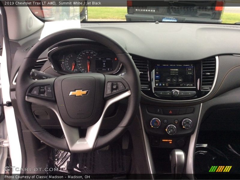Summit White / Jet Black 2019 Chevrolet Trax LT AWD