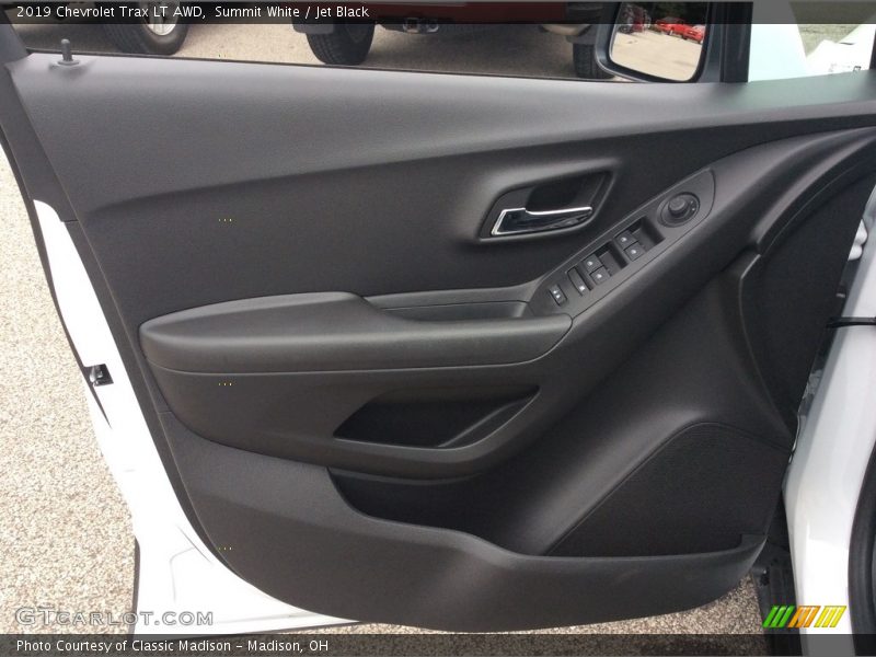 Summit White / Jet Black 2019 Chevrolet Trax LT AWD