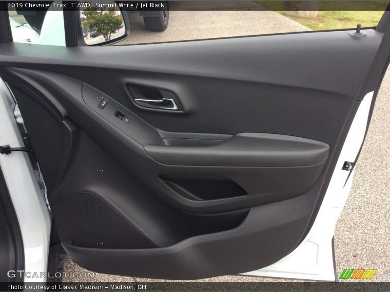 Summit White / Jet Black 2019 Chevrolet Trax LT AWD