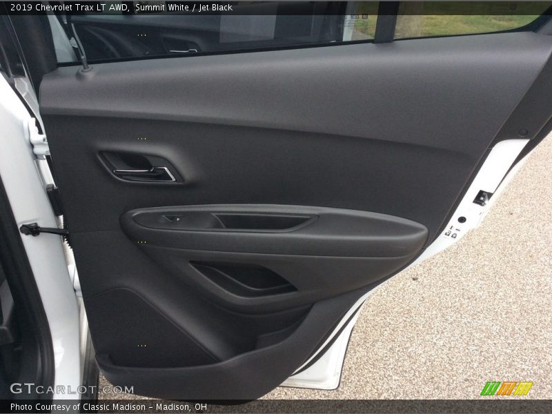 Summit White / Jet Black 2019 Chevrolet Trax LT AWD