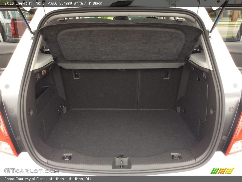 Summit White / Jet Black 2019 Chevrolet Trax LT AWD
