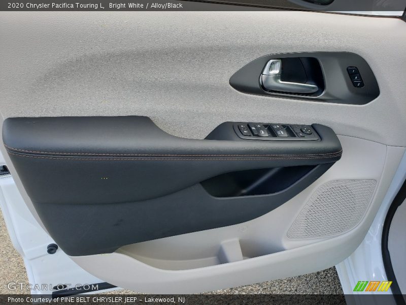 Bright White / Alloy/Black 2020 Chrysler Pacifica Touring L