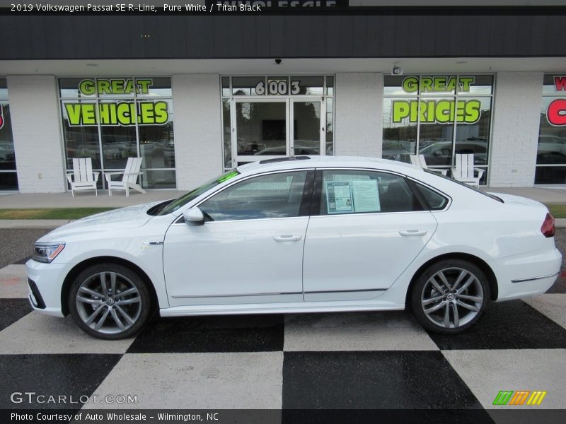 Pure White / Titan Black 2019 Volkswagen Passat SE R-Line