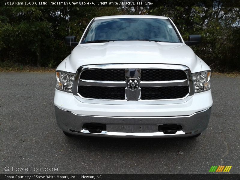 Bright White / Black/Diesel Gray 2019 Ram 1500 Classic Tradesman Crew Cab 4x4