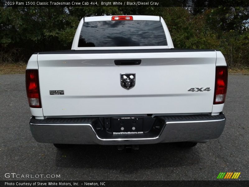Bright White / Black/Diesel Gray 2019 Ram 1500 Classic Tradesman Crew Cab 4x4