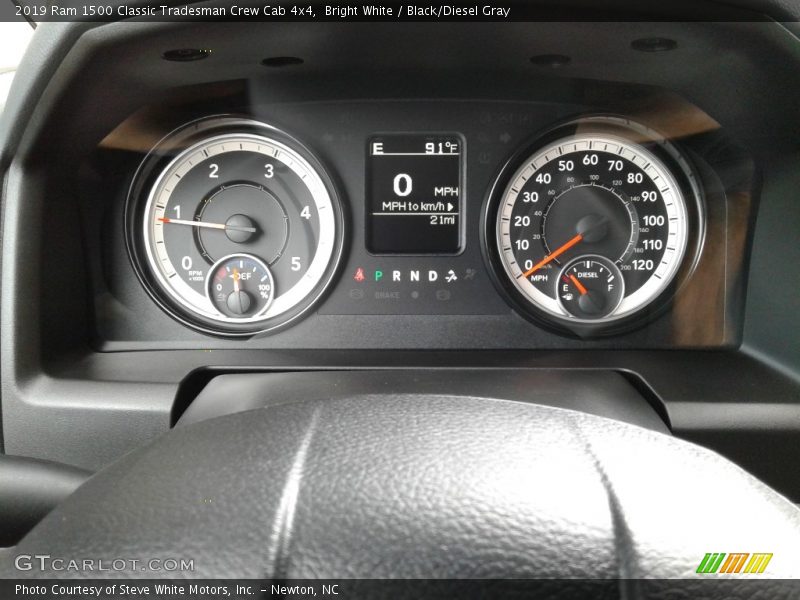 Bright White / Black/Diesel Gray 2019 Ram 1500 Classic Tradesman Crew Cab 4x4