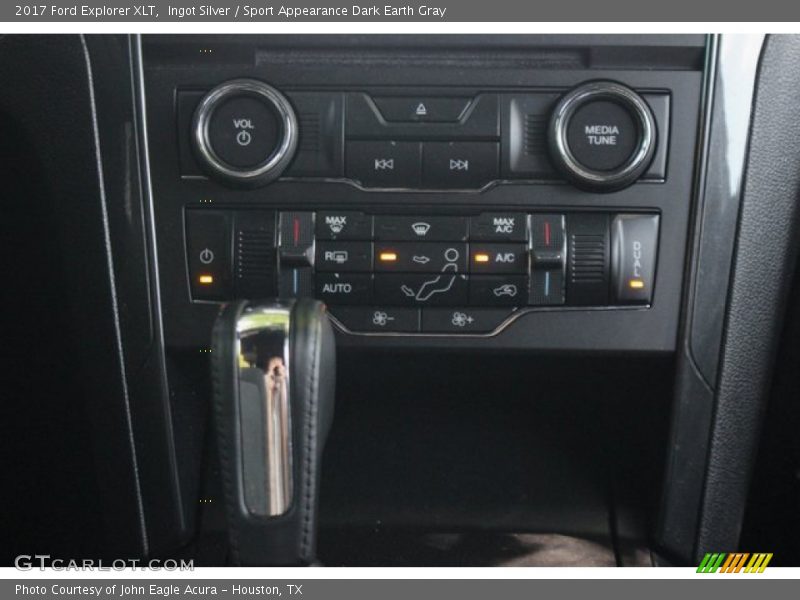 Ingot Silver / Sport Appearance Dark Earth Gray 2017 Ford Explorer XLT