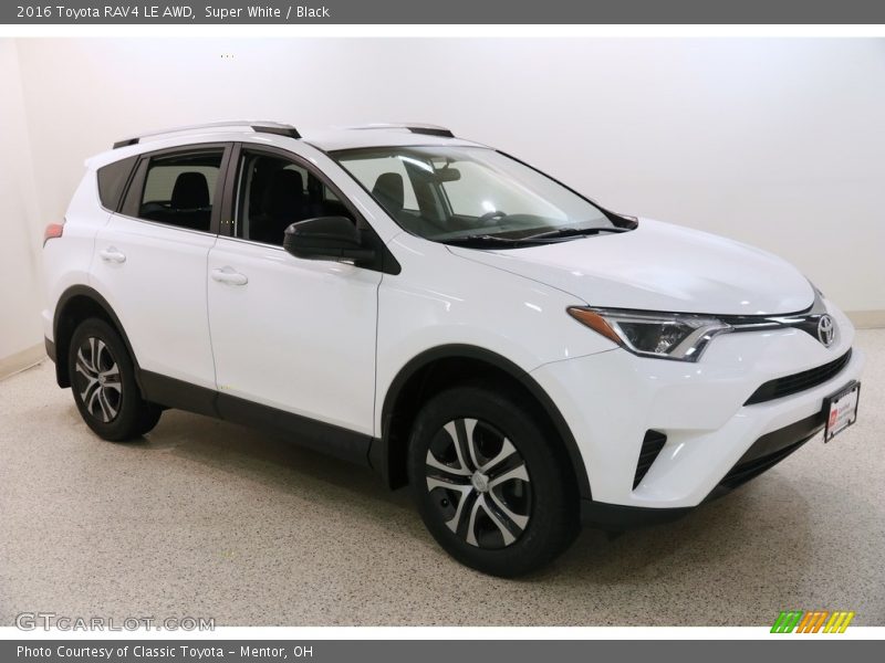 Super White / Black 2016 Toyota RAV4 LE AWD
