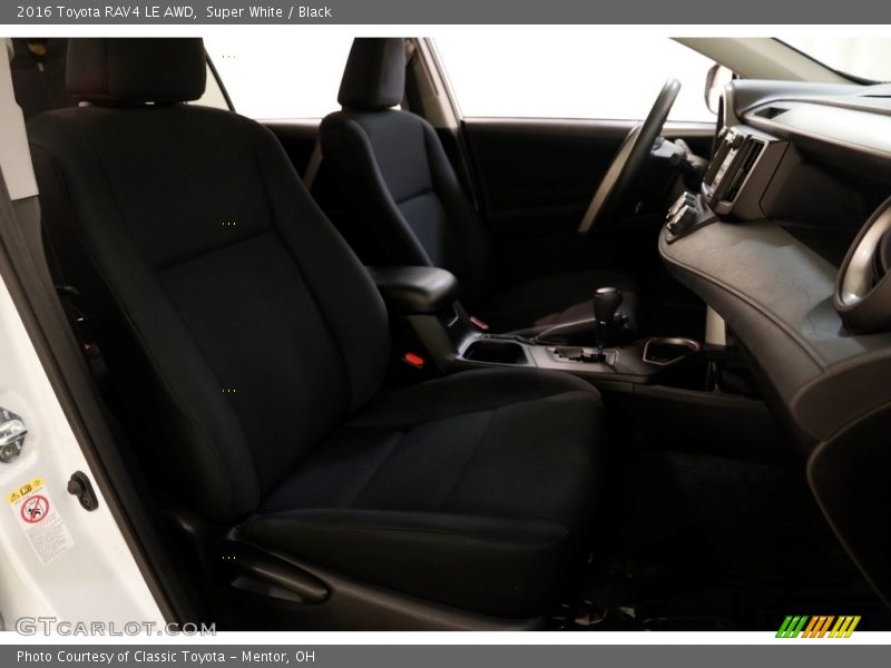 Super White / Black 2016 Toyota RAV4 LE AWD