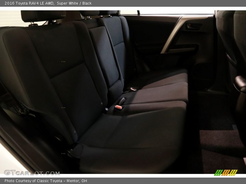 Super White / Black 2016 Toyota RAV4 LE AWD