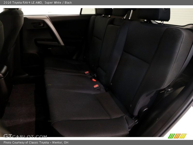 Super White / Black 2016 Toyota RAV4 LE AWD