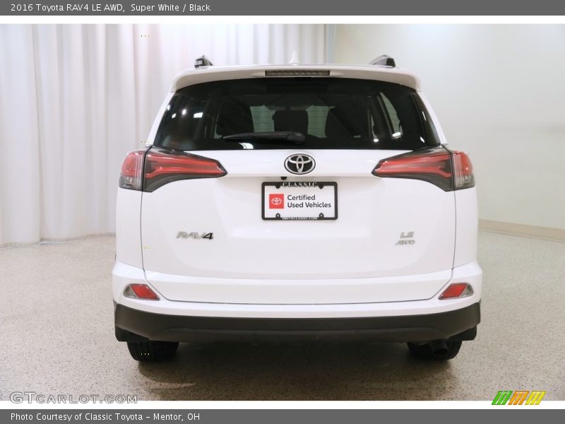 Super White / Black 2016 Toyota RAV4 LE AWD