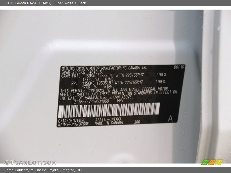 Super White / Black 2016 Toyota RAV4 LE AWD