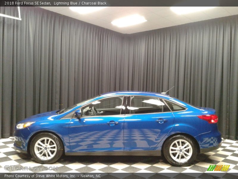 Lightning Blue / Charcoal Black 2018 Ford Focus SE Sedan