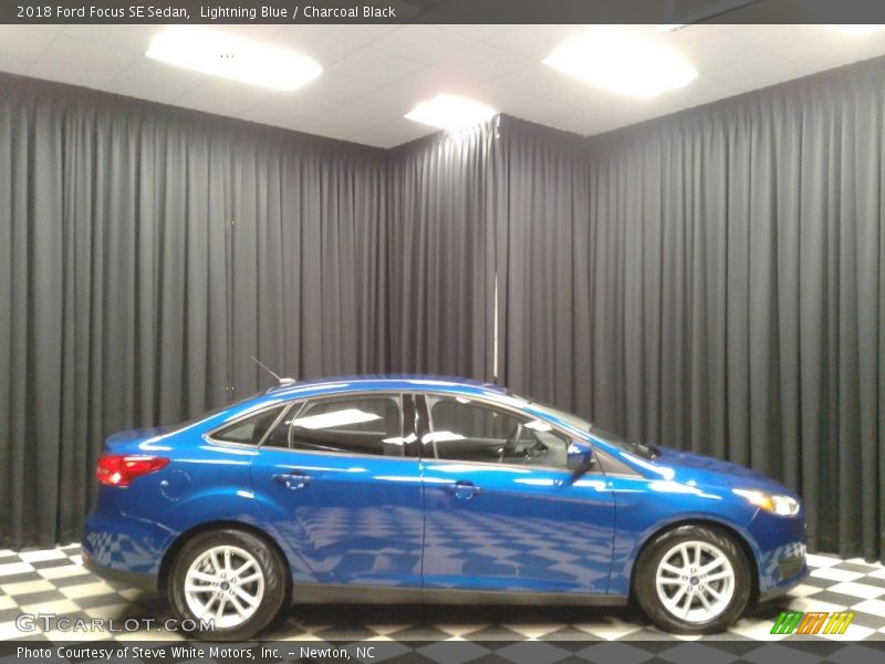 Lightning Blue / Charcoal Black 2018 Ford Focus SE Sedan