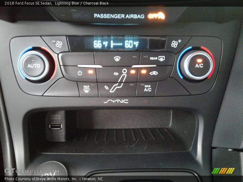 Lightning Blue / Charcoal Black 2018 Ford Focus SE Sedan