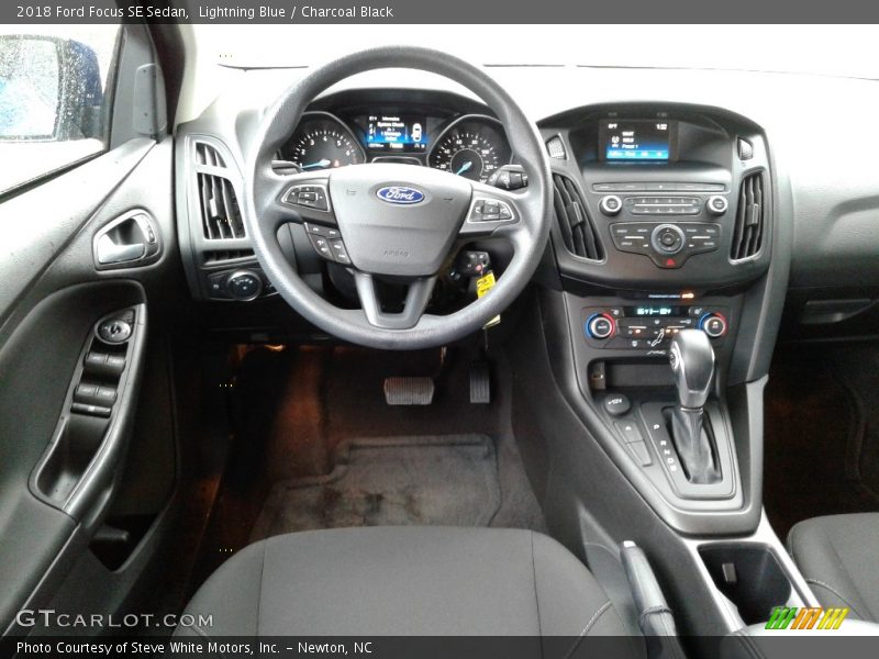 Lightning Blue / Charcoal Black 2018 Ford Focus SE Sedan