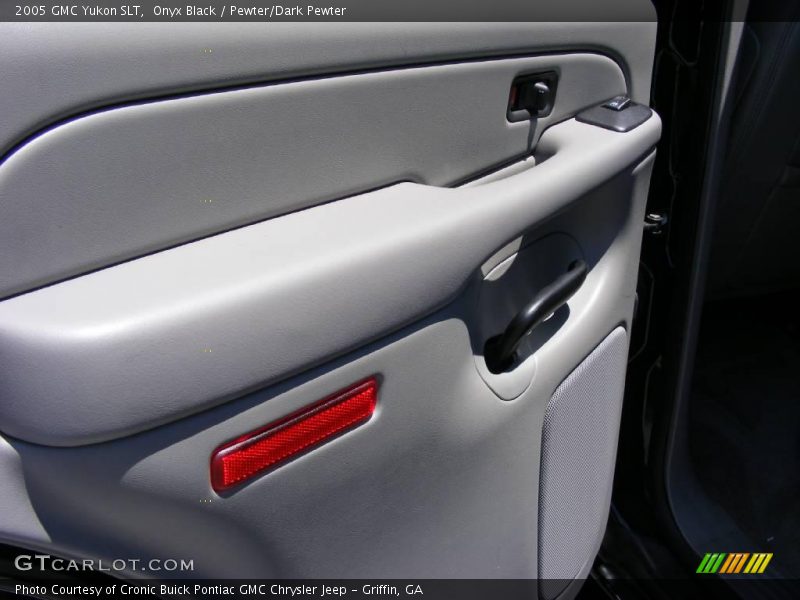 Onyx Black / Pewter/Dark Pewter 2005 GMC Yukon SLT