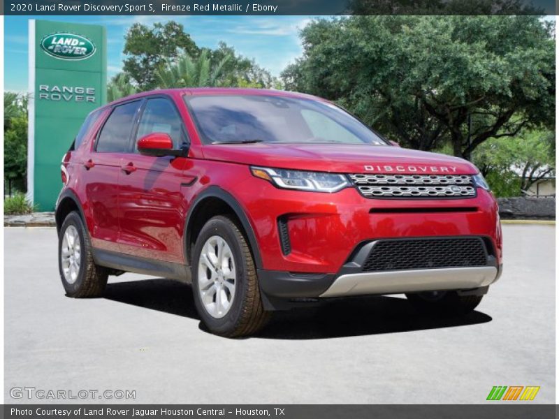 Front 3/4 View of 2020 Discovery Sport S