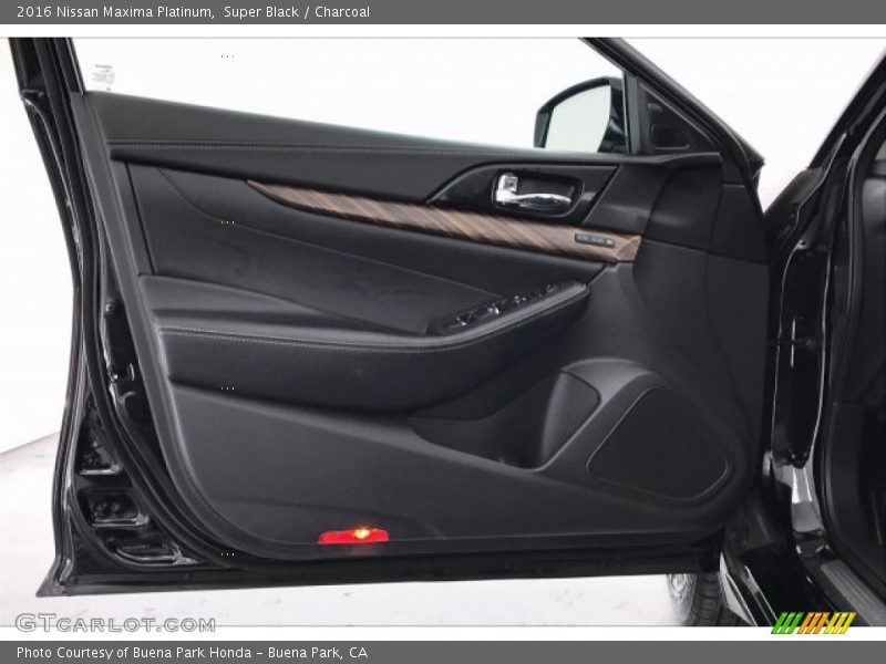 Super Black / Charcoal 2016 Nissan Maxima Platinum