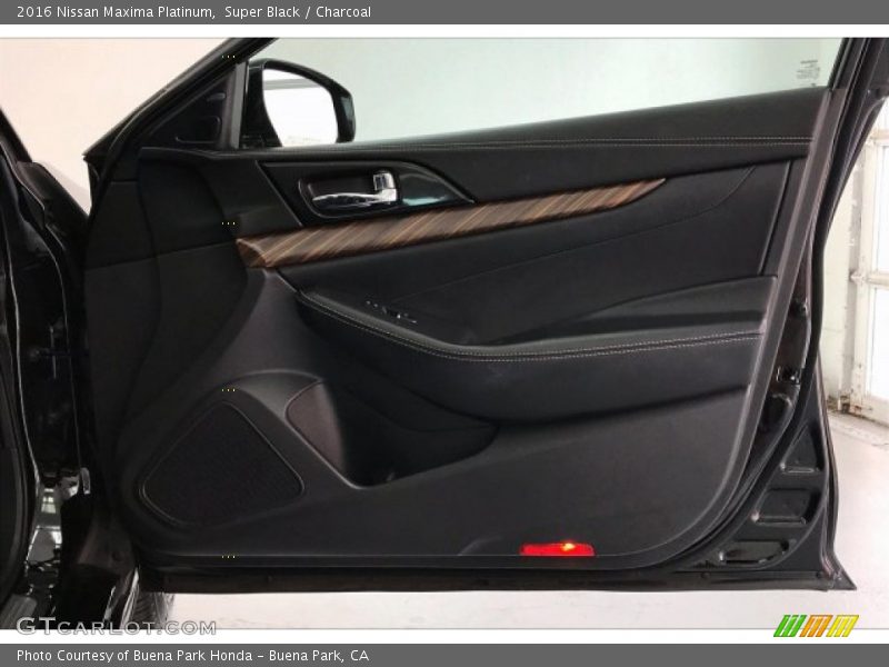 Super Black / Charcoal 2016 Nissan Maxima Platinum
