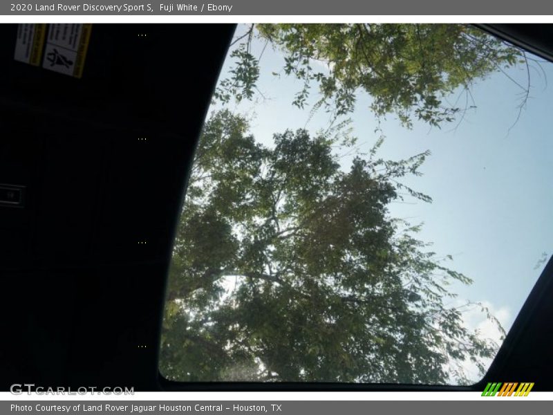 Sunroof of 2020 Discovery Sport S