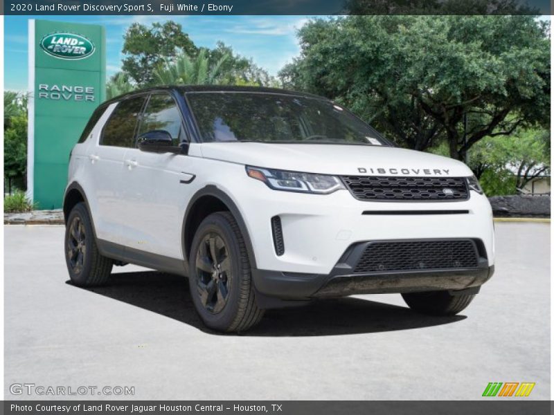 Front 3/4 View of 2020 Discovery Sport S