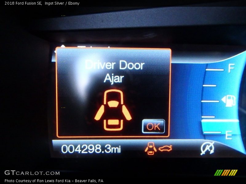 Ingot Silver / Ebony 2018 Ford Fusion SE