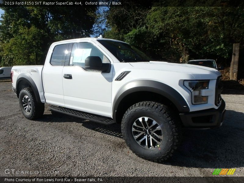Front 3/4 View of 2019 F150 SVT Raptor SuperCab 4x4