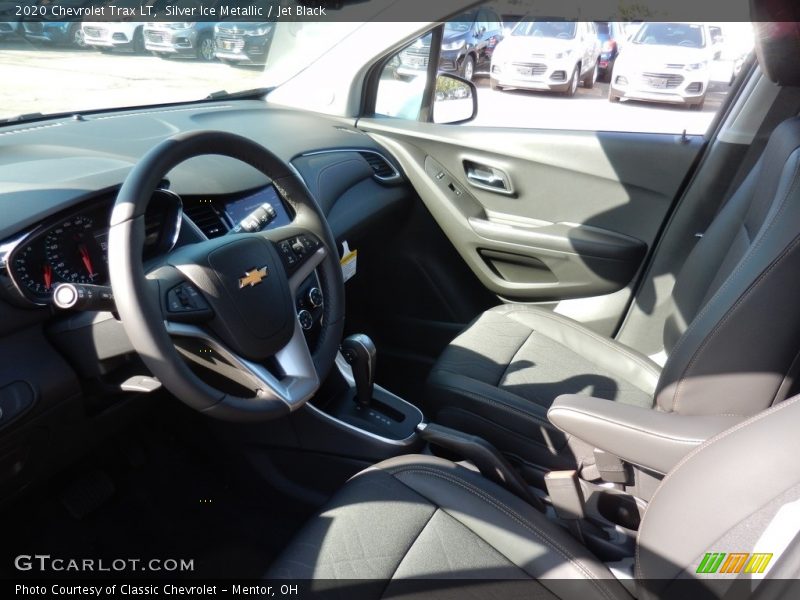 Silver Ice Metallic / Jet Black 2020 Chevrolet Trax LT