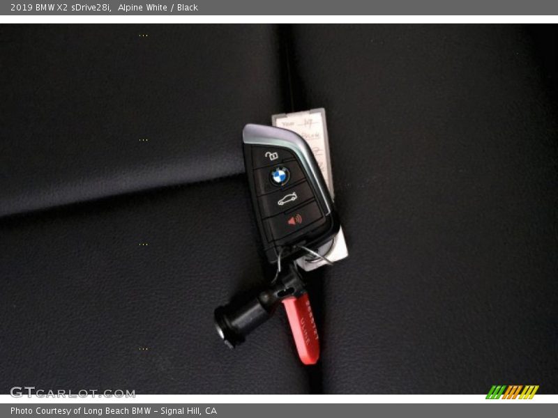 Alpine White / Black 2019 BMW X2 sDrive28i