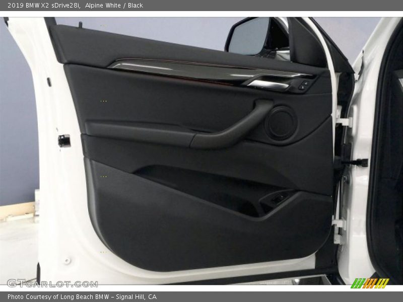 Alpine White / Black 2019 BMW X2 sDrive28i