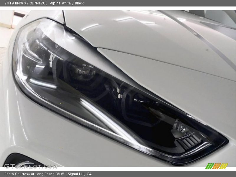 Alpine White / Black 2019 BMW X2 sDrive28i